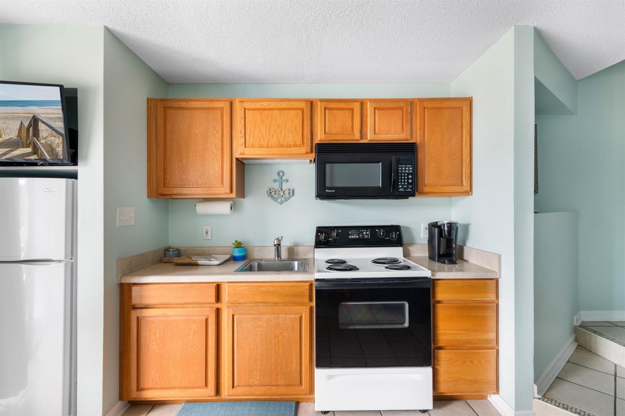 627 N Waccamaw Dr.  Photo 11