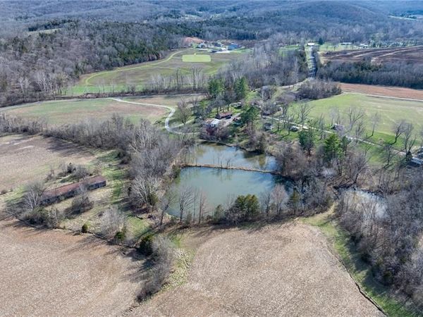 1733 Schluersburg Road, Augusta, MO 63332