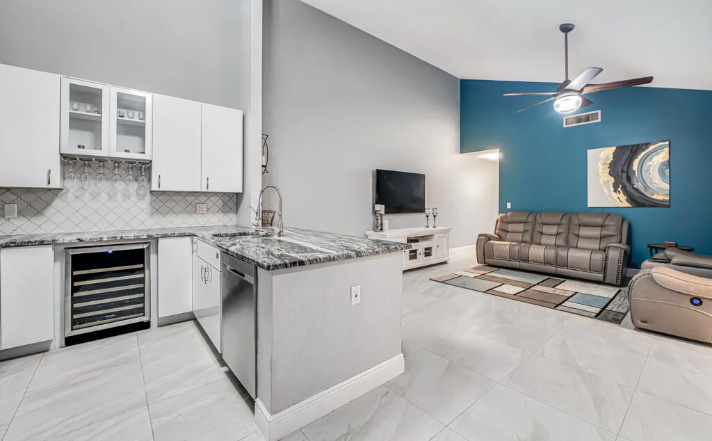 8888 Thumbwood Circle, Unit Apt B, Boynton Beach, FL 33436 Photo