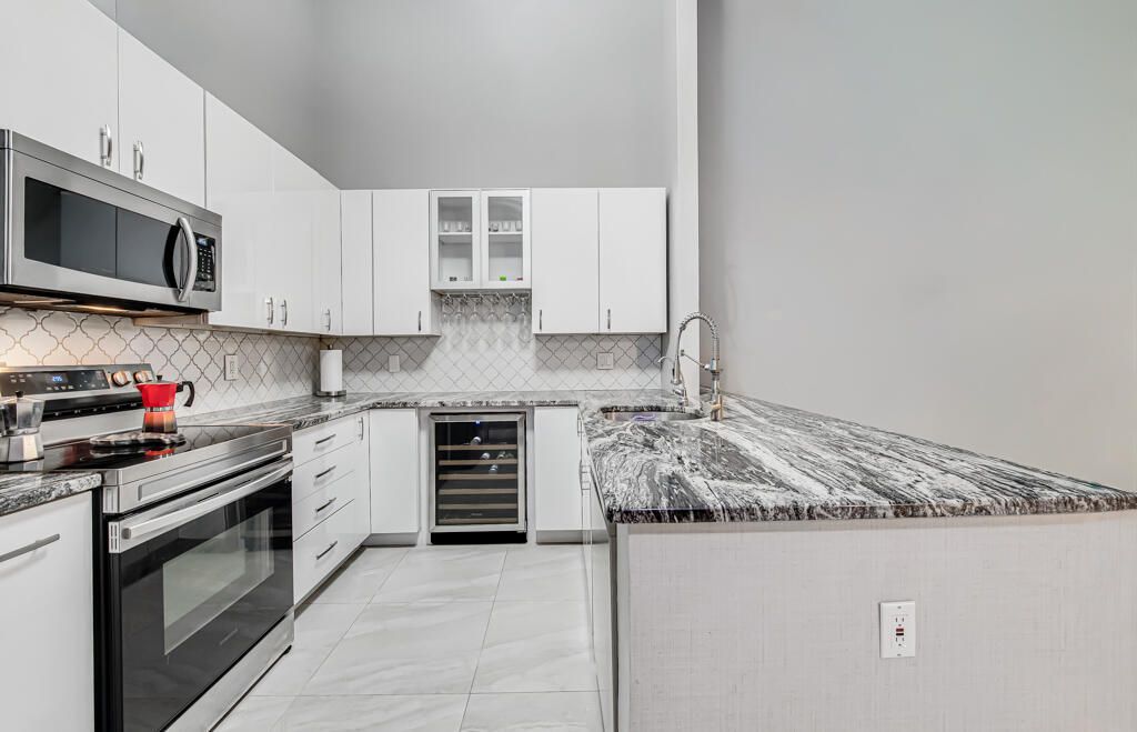 8888 Thumbwood Circle, Unit Apt B, Boynton Beach, FL 33436 Photo