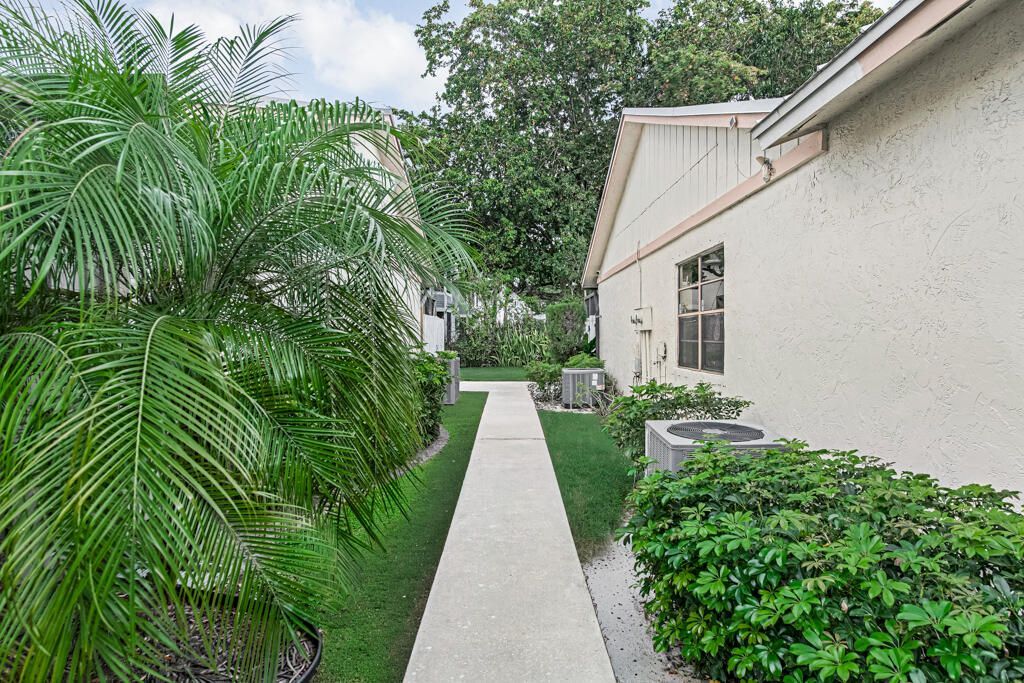 8888 Thumbwood Circle, Unit Apt B, Boynton Beach, FL 33436 Photo