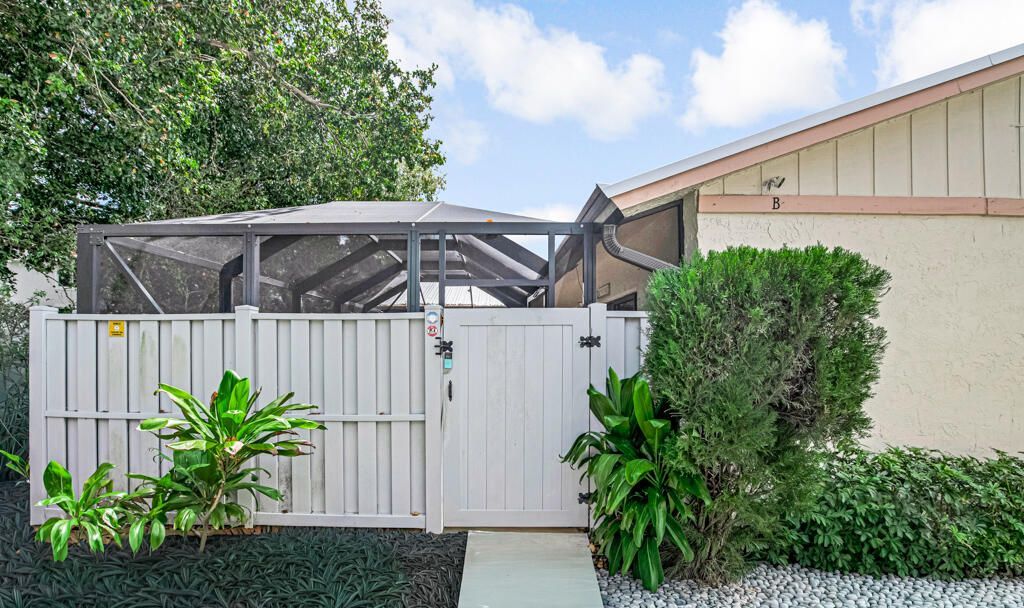 8888 Thumbwood Circle, Unit Apt B, Boynton Beach, FL 33436 Photo