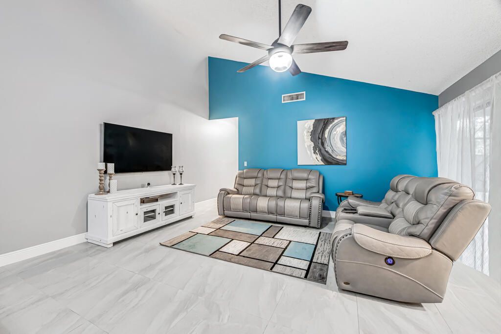 8888 Thumbwood Circle, Unit Apt B, Boynton Beach, FL 33436 Photo