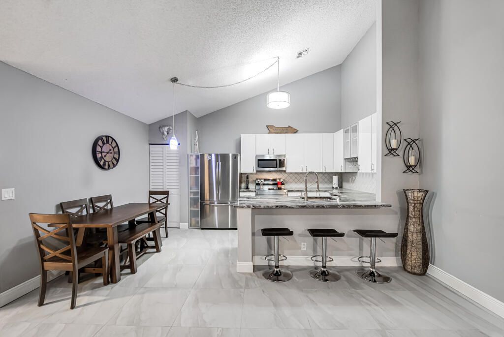 8888 Thumbwood Circle, Unit Apt B, Boynton Beach, FL 33436 Photo