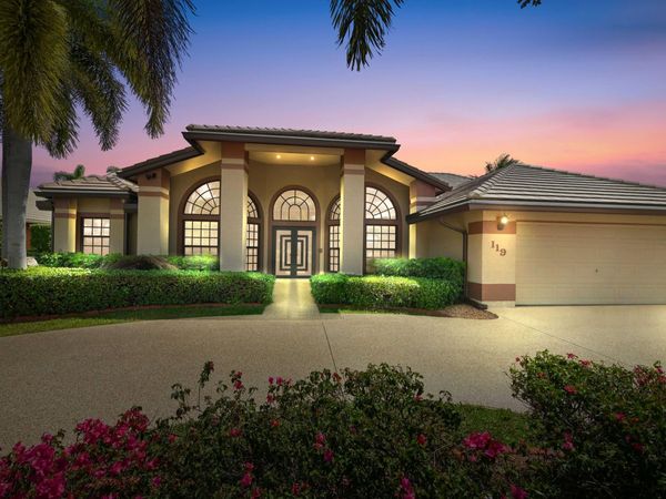 119 Fernwood Crescent, Royal Palm Beach, FL 33411