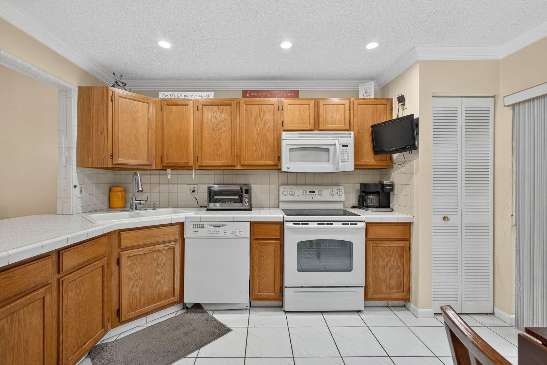 2640 Gately Drive W, Unit 406, West Palm Beach, FL 33415 Photo