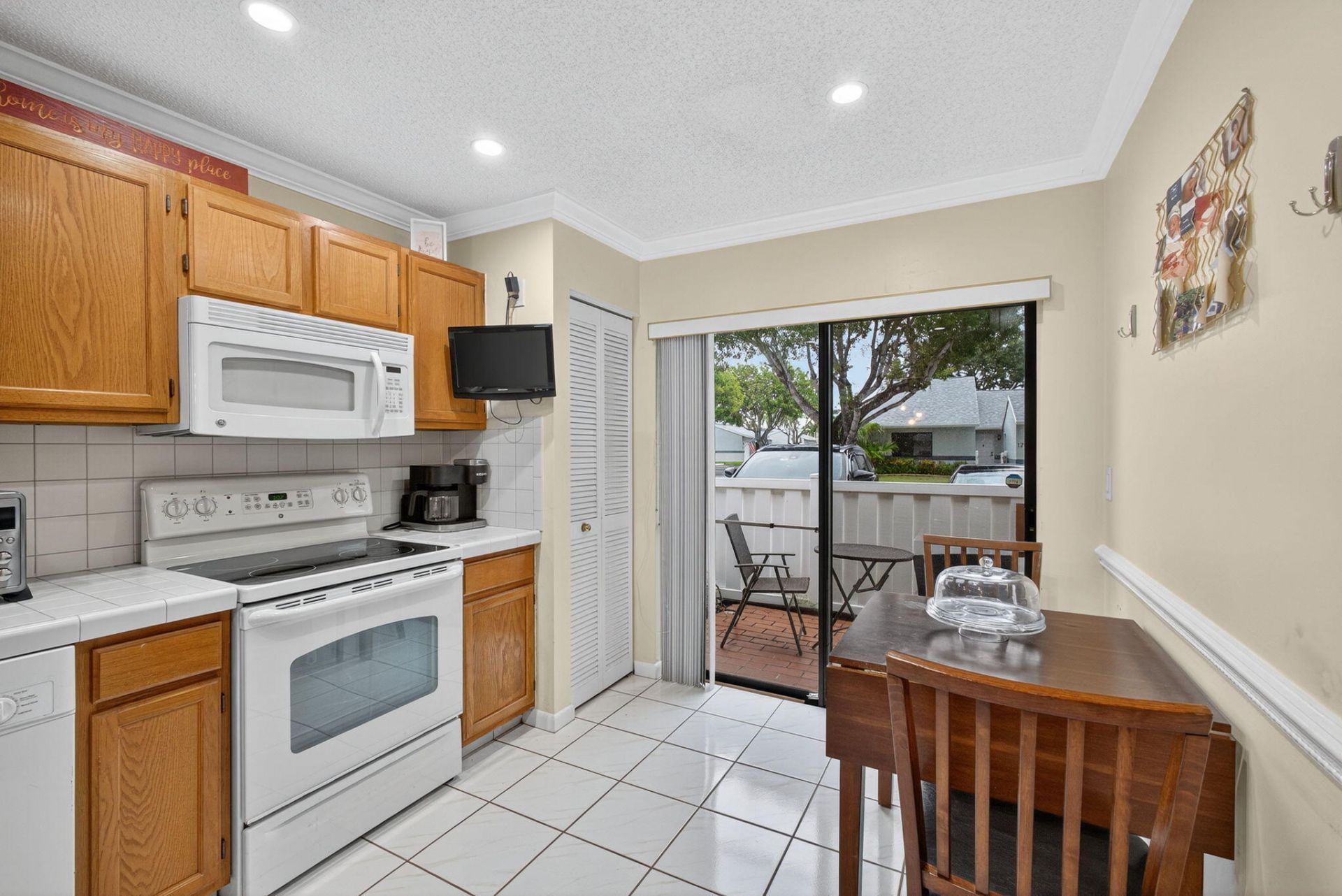 2640 Gately Drive W, Unit 406, West Palm Beach, FL 33415 Photo