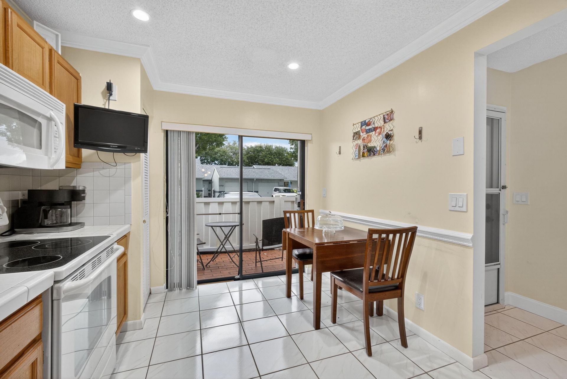 2640 Gately Drive W, Unit 406, West Palm Beach, FL 33415 Photo