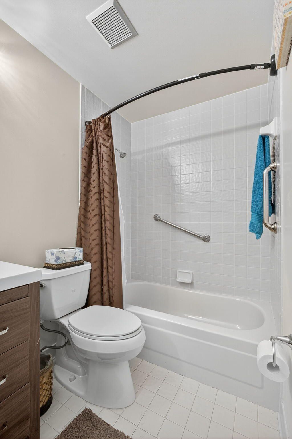 2640 Gately Drive W, Unit 406, West Palm Beach, FL 33415 Photo