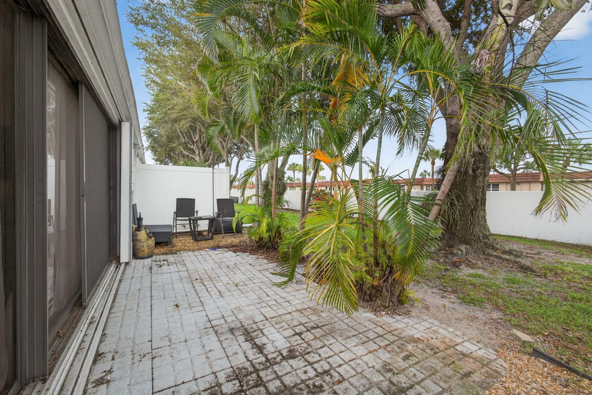2640 Gately Drive W, Unit 406, West Palm Beach, FL 33415 Photo