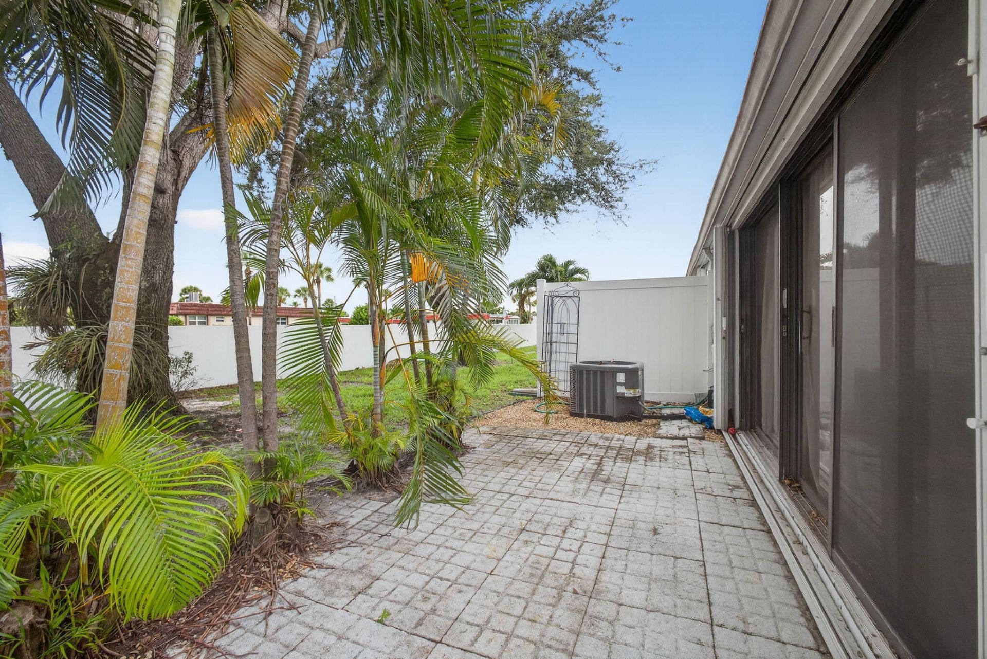 2640 Gately Drive W, Unit 406, West Palm Beach, FL 33415 Photo