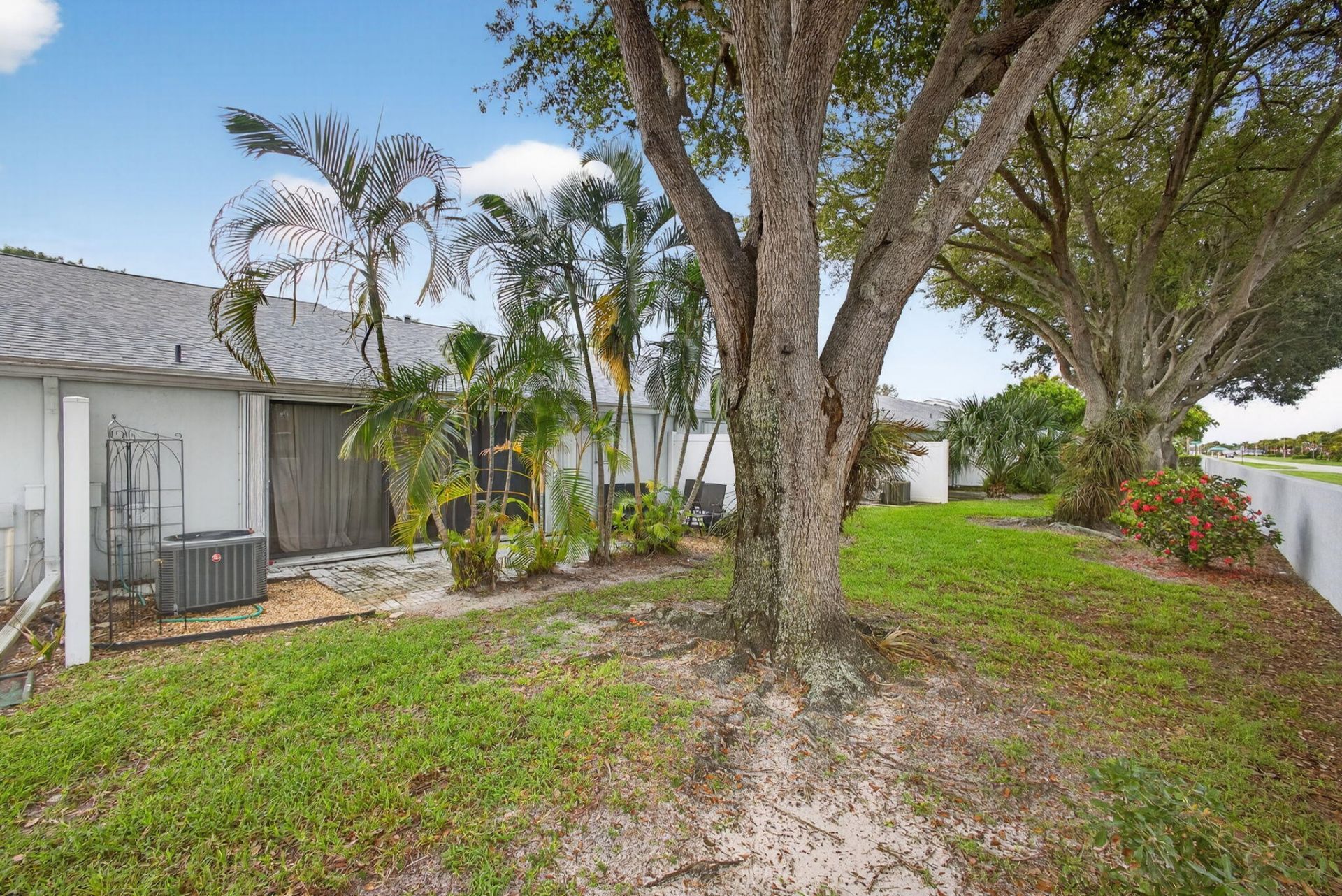 2640 Gately Drive W, Unit 406, West Palm Beach, FL 33415 Photo