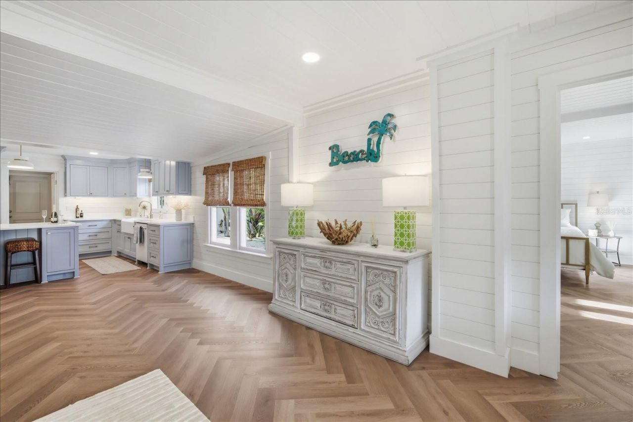 2913 Gulf Drive, Holmes Beach, FL 34217 Photo