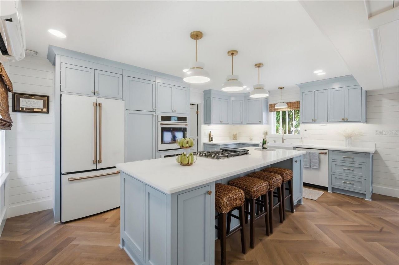 2913 Gulf Drive, Holmes Beach, FL 34217 Photo