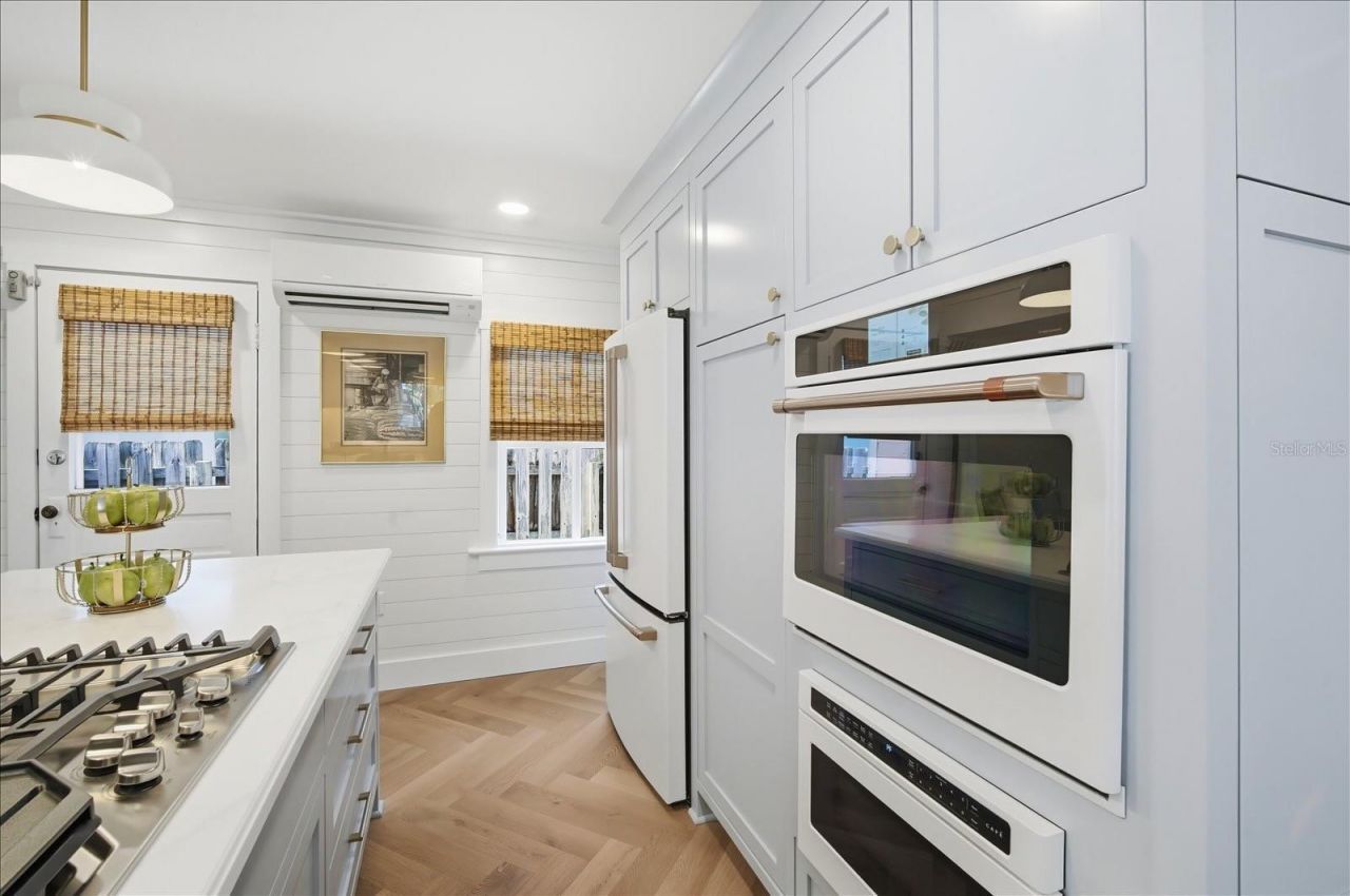 2913 Gulf Drive, Holmes Beach, FL 34217 Photo