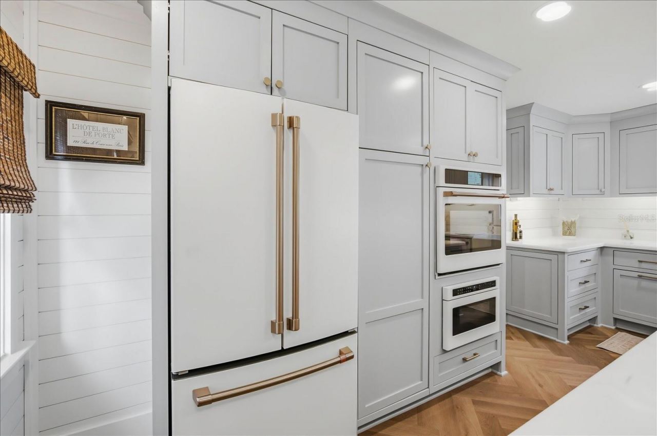 2913 Gulf Drive, Holmes Beach, FL 34217 Photo