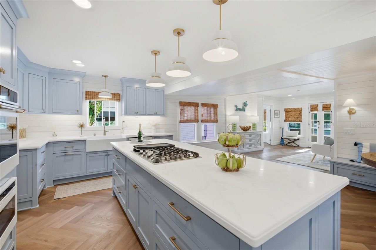 2913 Gulf Drive, Holmes Beach, FL 34217 Photo