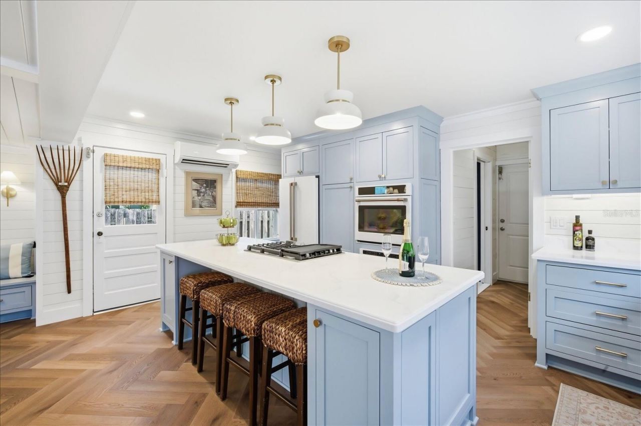 2913 Gulf Drive, Holmes Beach, FL 34217 Photo