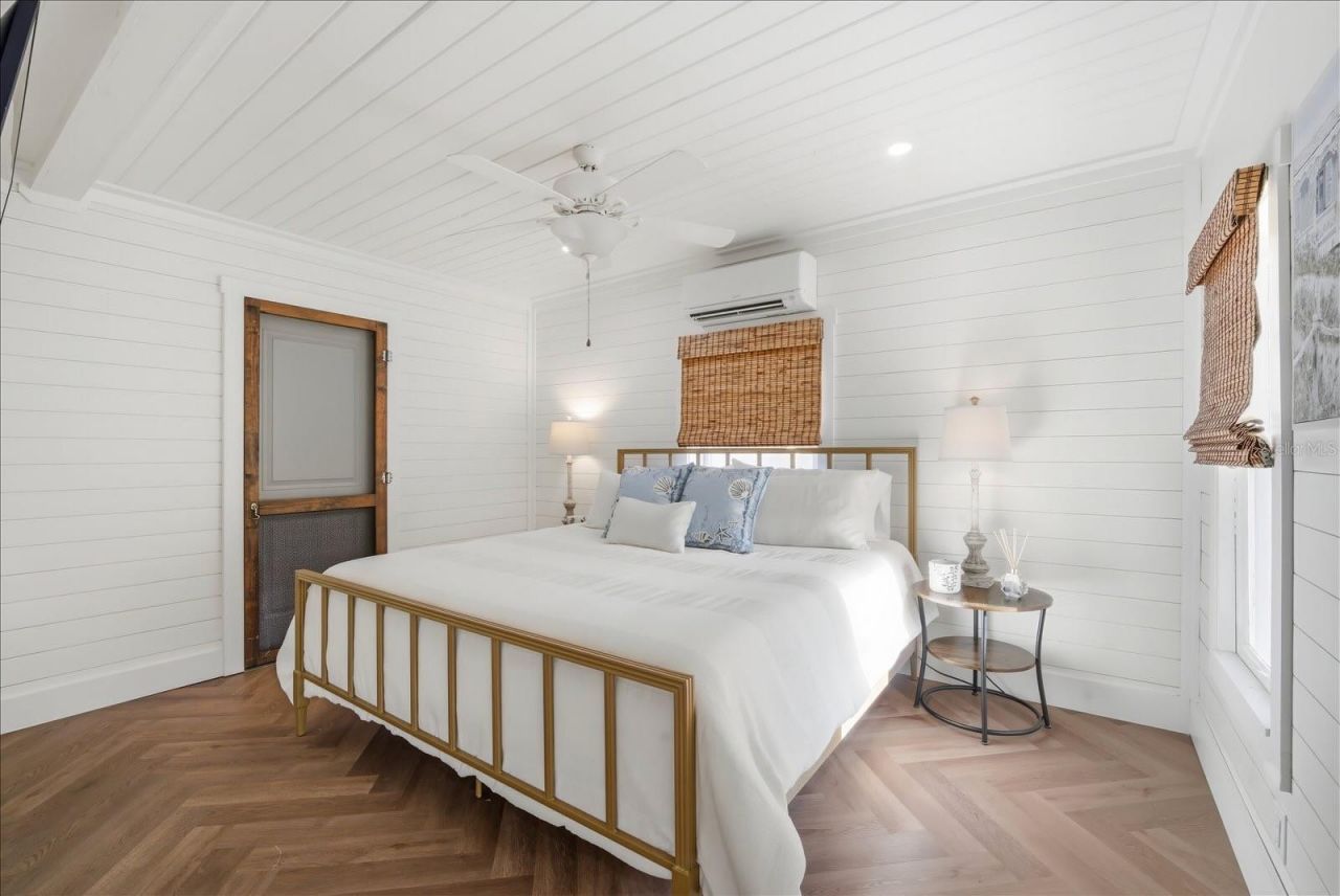 2913 Gulf Drive, Holmes Beach, FL 34217 Photo