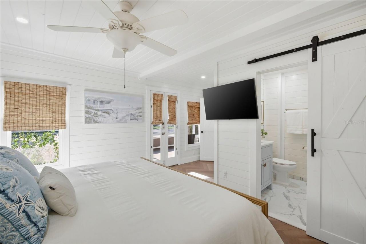 2913 Gulf Drive, Holmes Beach, FL 34217 Photo