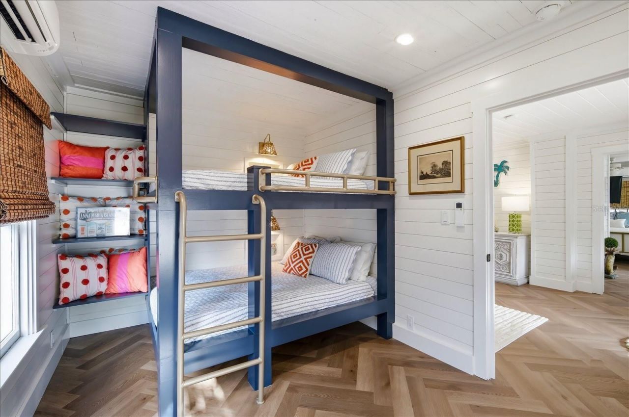 2913 Gulf Drive, Holmes Beach, FL 34217 Photo