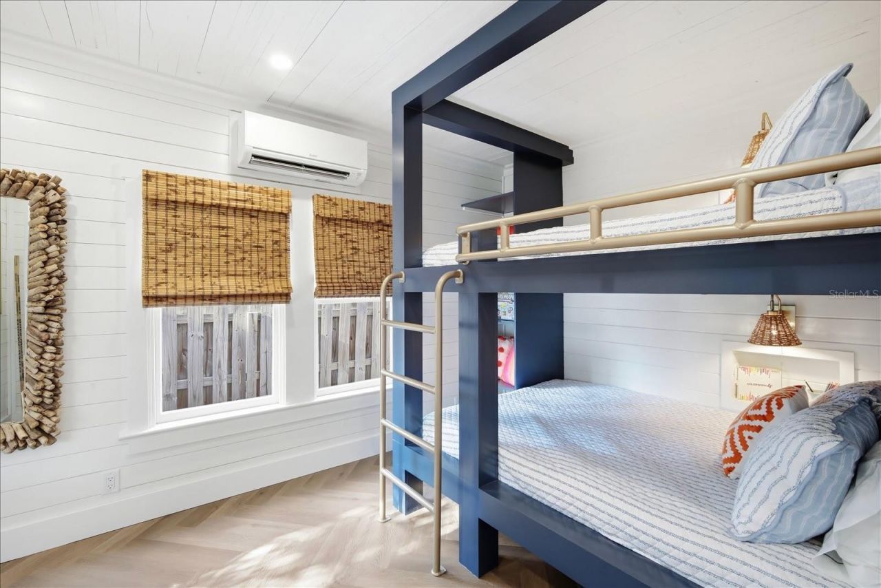 2913 Gulf Drive, Holmes Beach, FL 34217 Photo