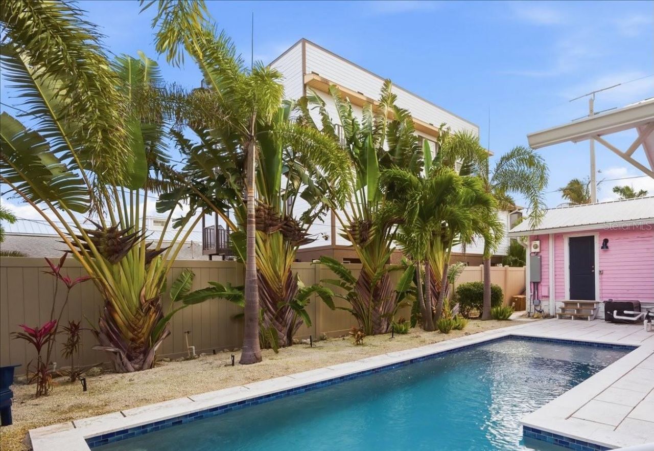 2913 Gulf Drive, Holmes Beach, FL 34217 Photo