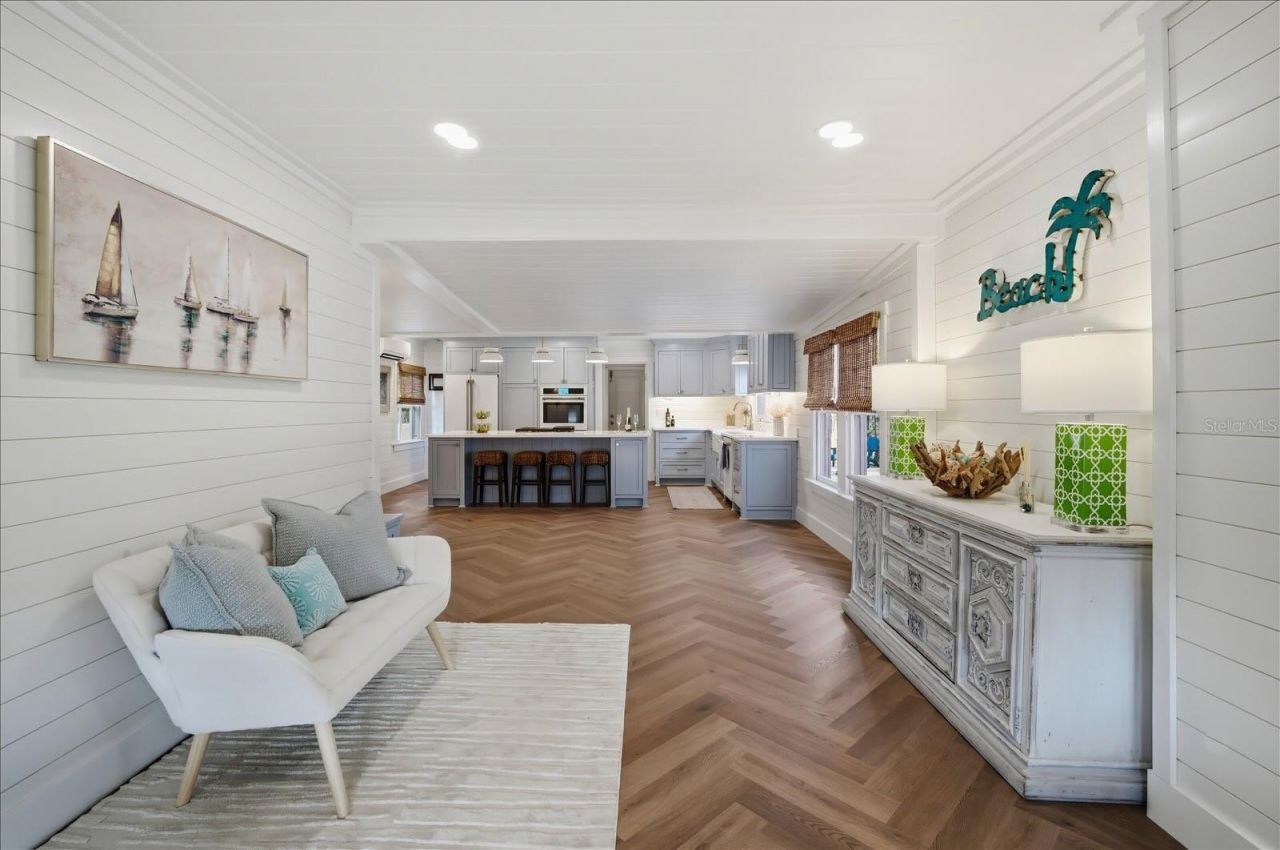 2913 Gulf Drive, Holmes Beach, FL 34217 Photo