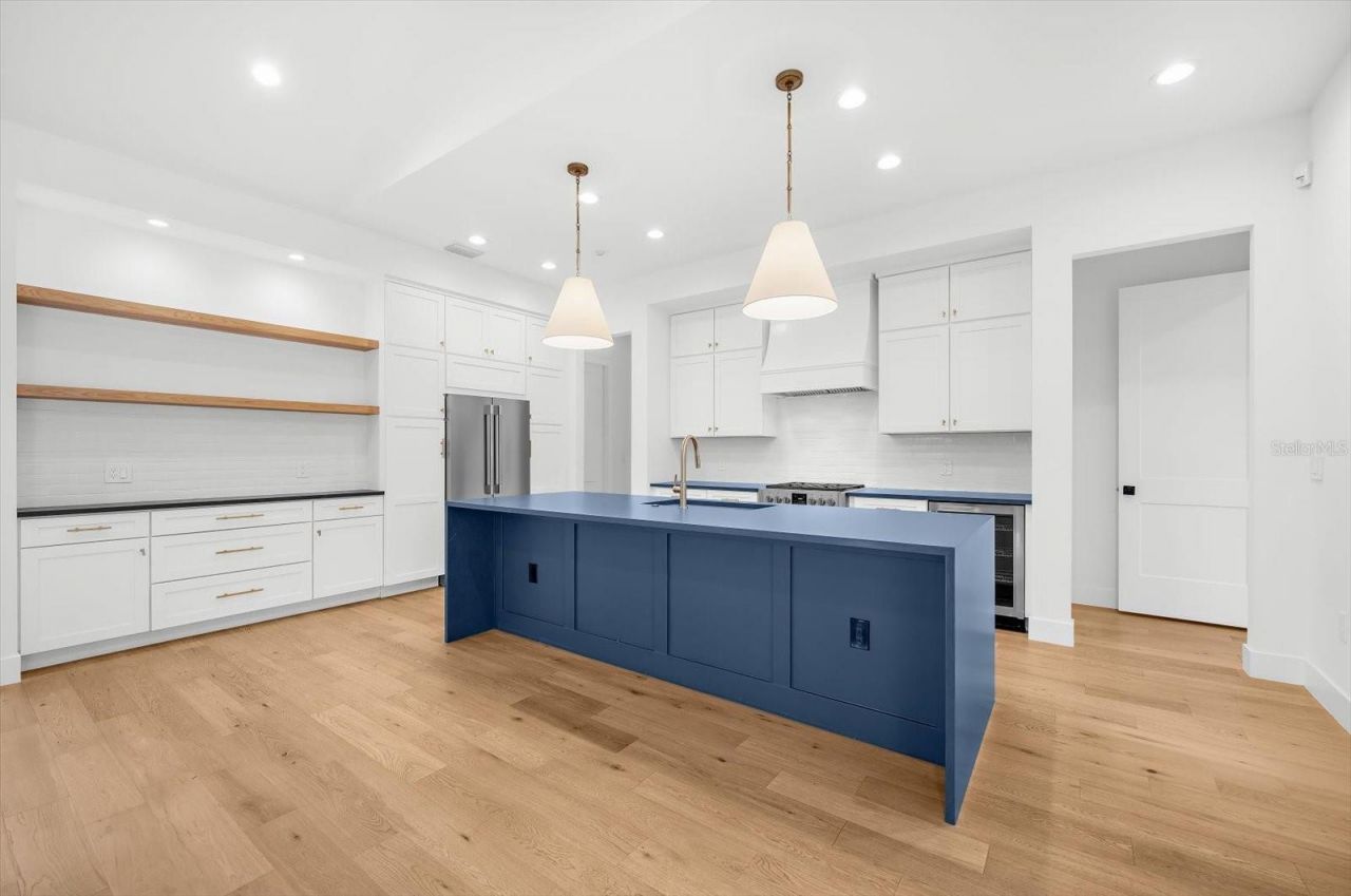 2135 Datura Street, Sarasota, FL 34239 Photo