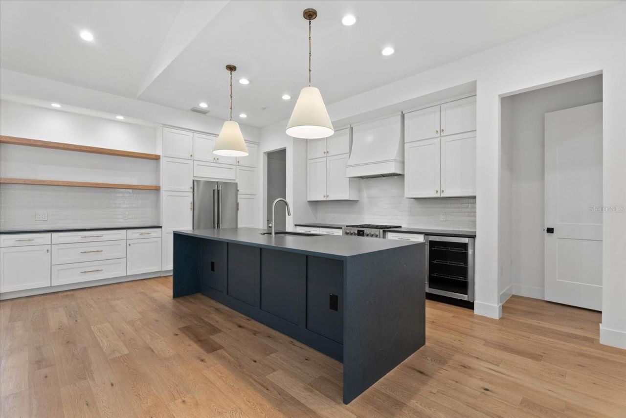 2135 Datura Street, Sarasota, FL 34239 Photo