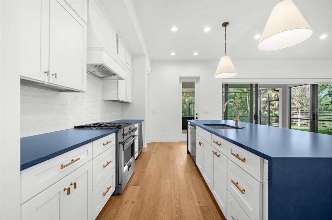 2135 Datura Street, Sarasota, FL 34239 Photo