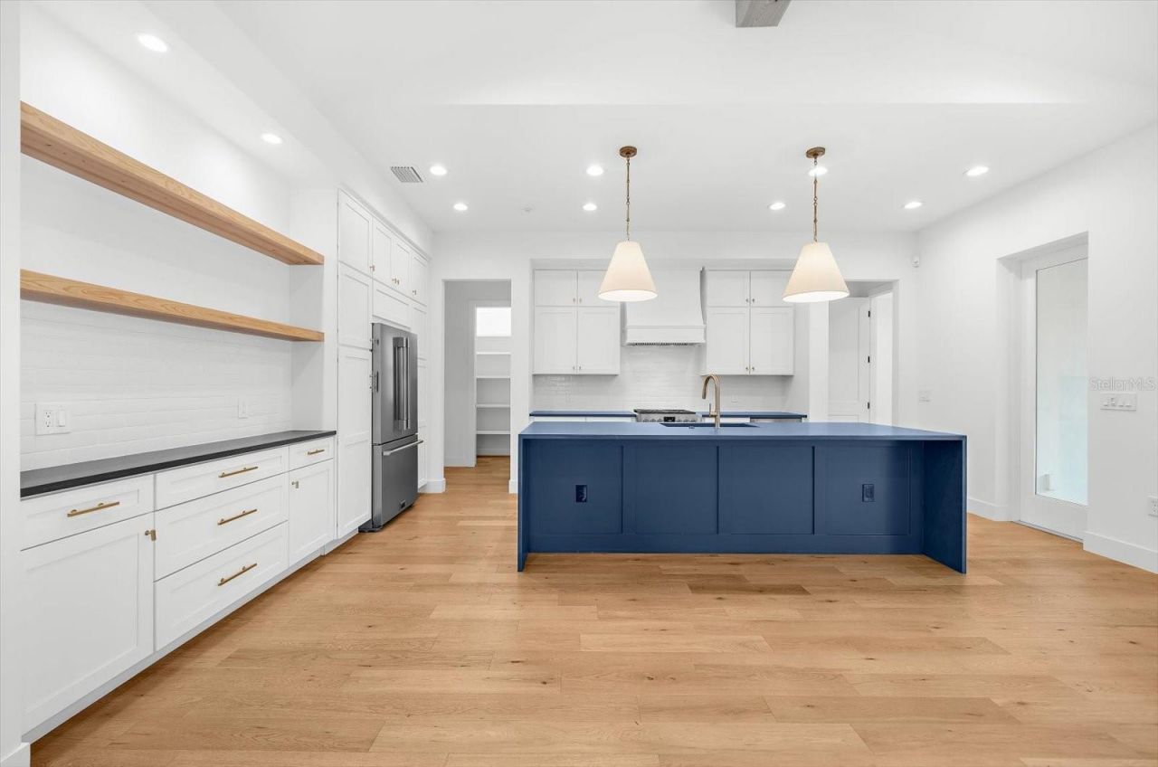 2135 Datura Street, Sarasota, FL 34239 Photo