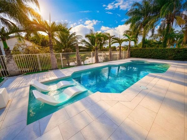 16334 SW 57th St, Miami, FL 33193