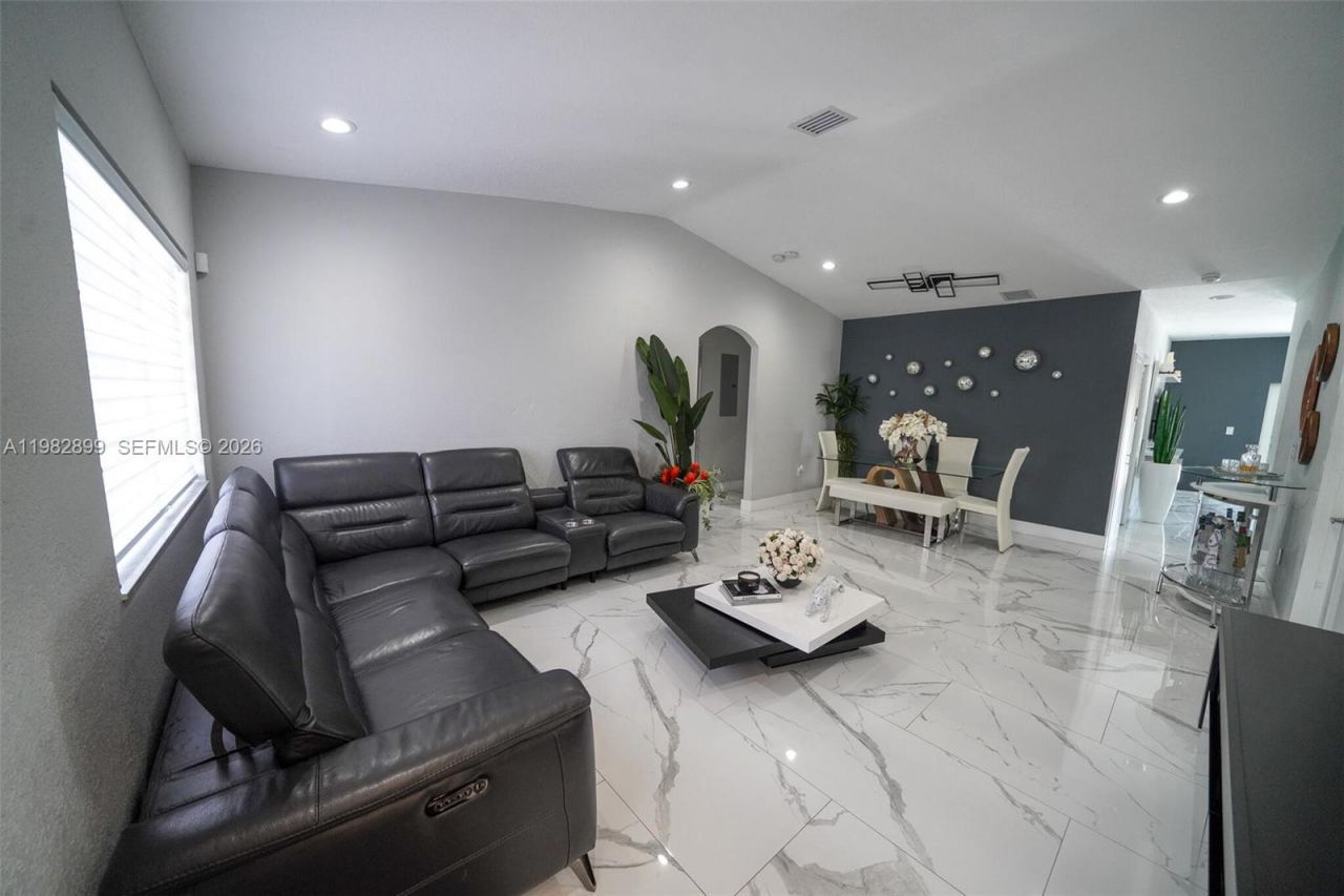 16334 SW 57th St, Miami, FL 33193 Photo