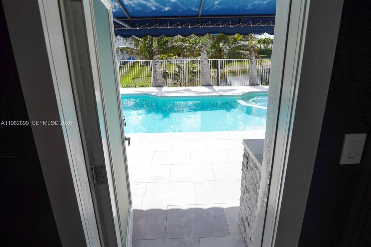 16334 SW 57th St, Miami, FL 33193 Photo