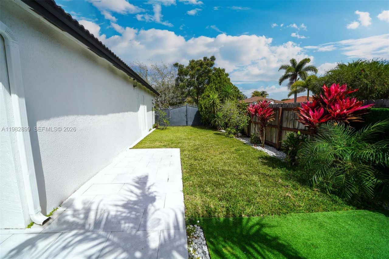 16334 SW 57th St, Miami, FL 33193 Photo