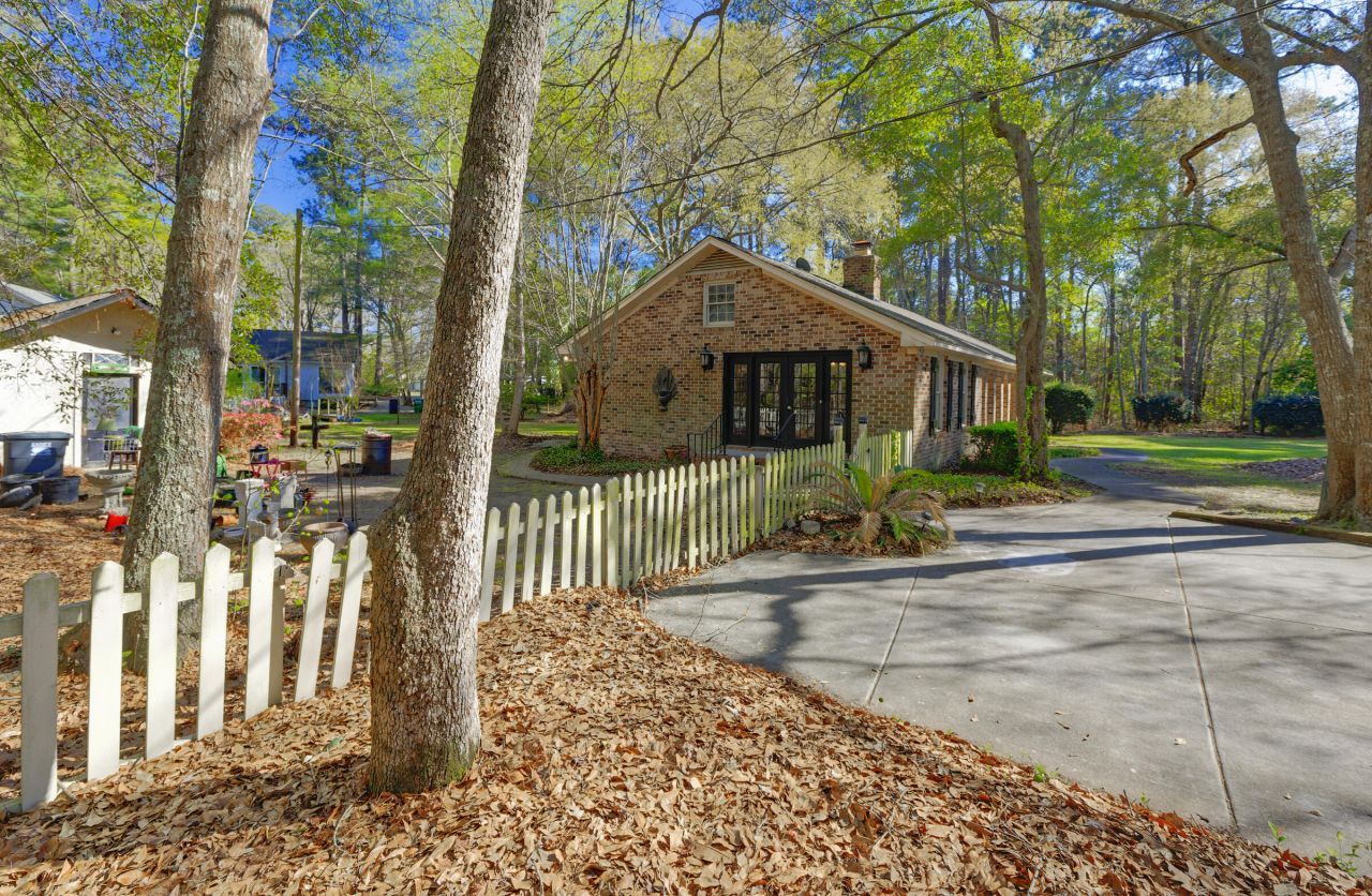 101 Dorchester Lane Photo 15