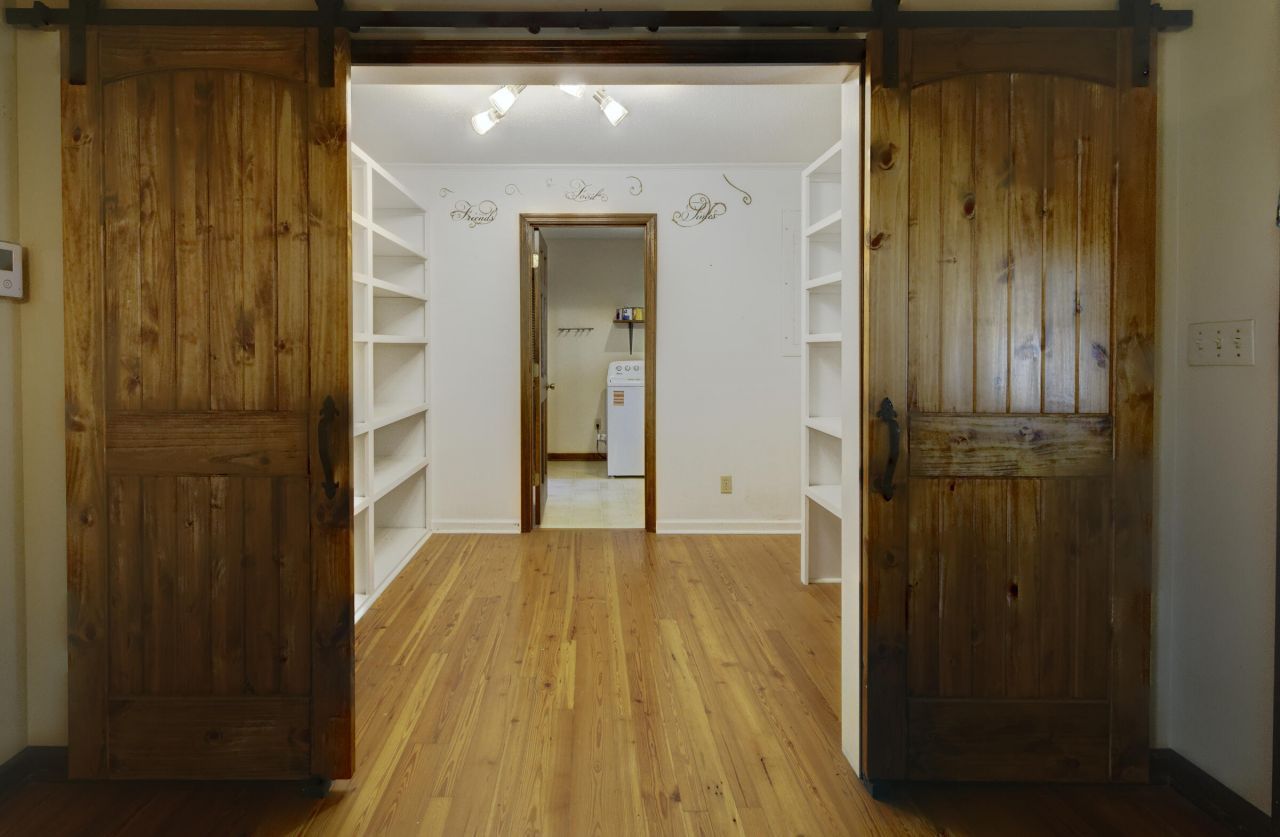 101 Dorchester Lane Photo 26