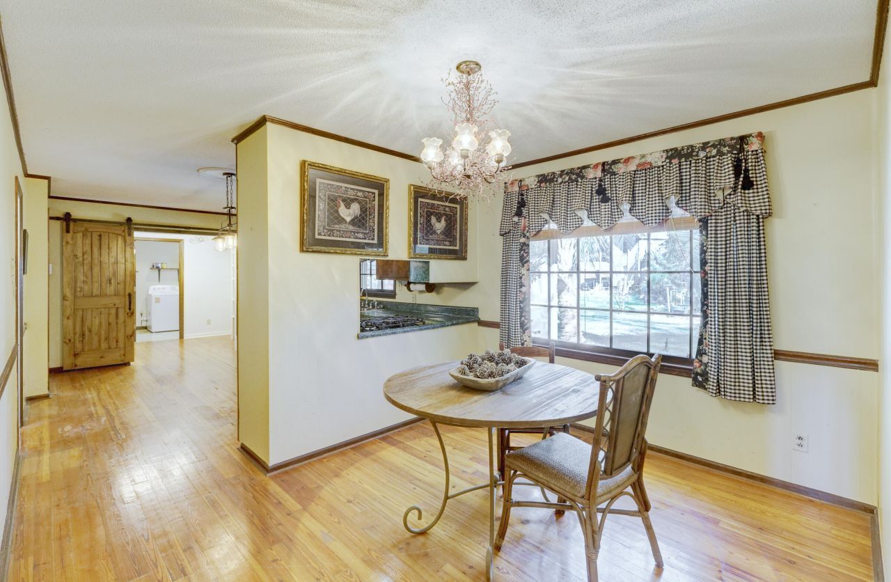 101 Dorchester Lane Photo 28