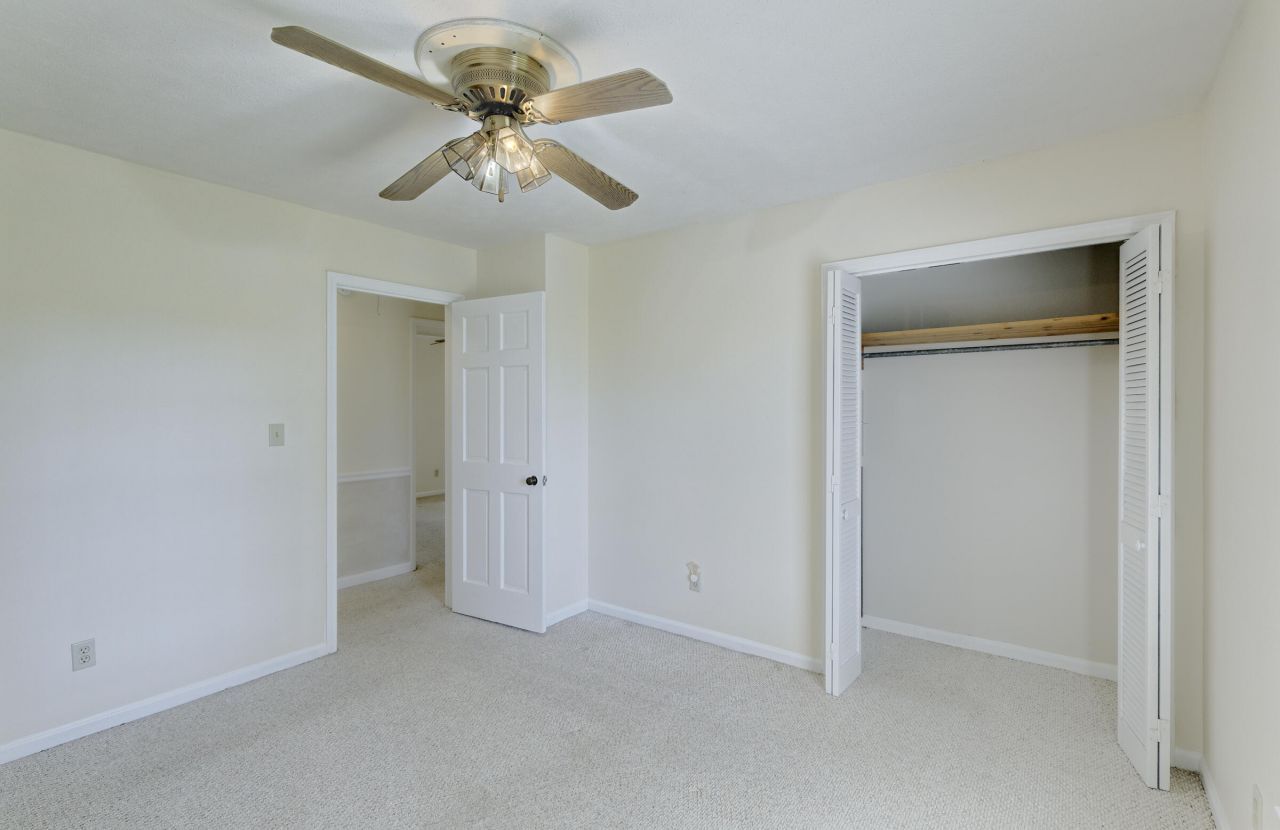 101 Dorchester Lane Photo 49