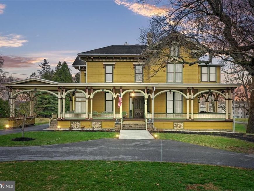 827 Philadelphia Avenue, Chambersburg, PA 17201 Main Photo