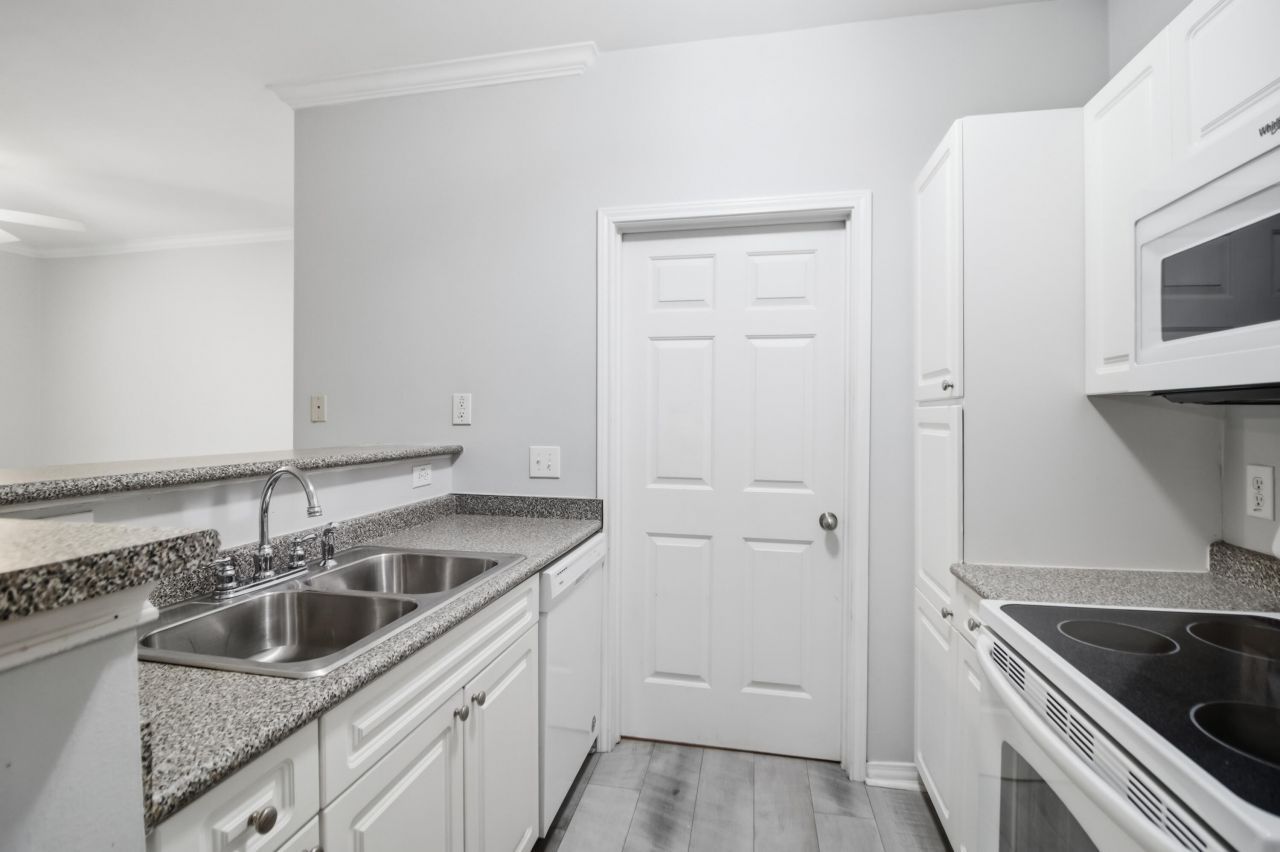 130 River Landing Drive Photo 7