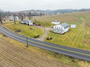 3967 Crooked Run Road NW, New Philadelphia, OH 44663