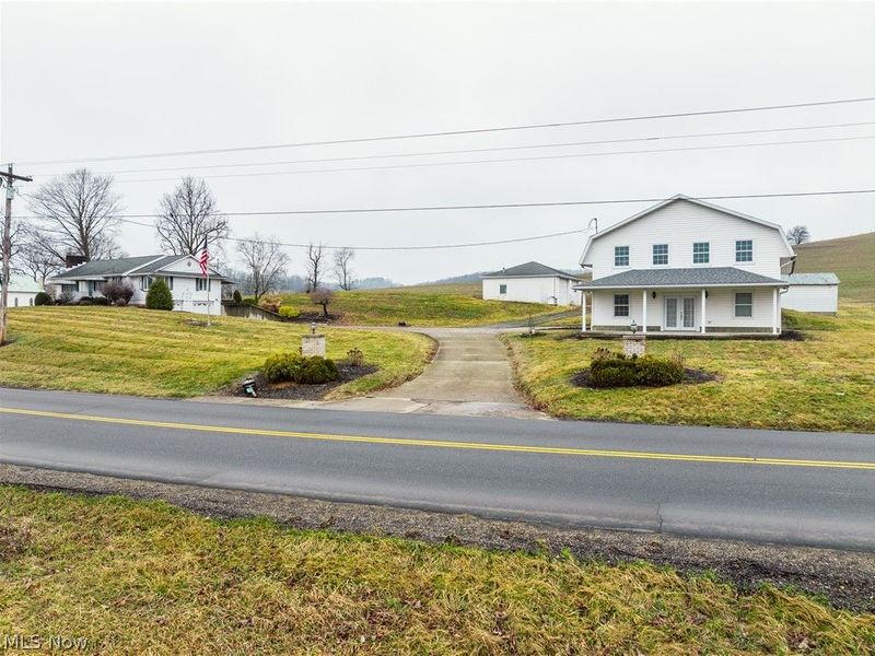 3967 Crooked Run Road NW, New Philadelphia, OH 44663 Photo 2