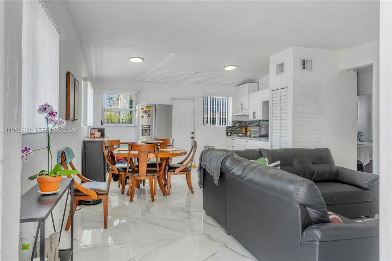 250 NW 34th Ave , Miami, FL 33125 Photo