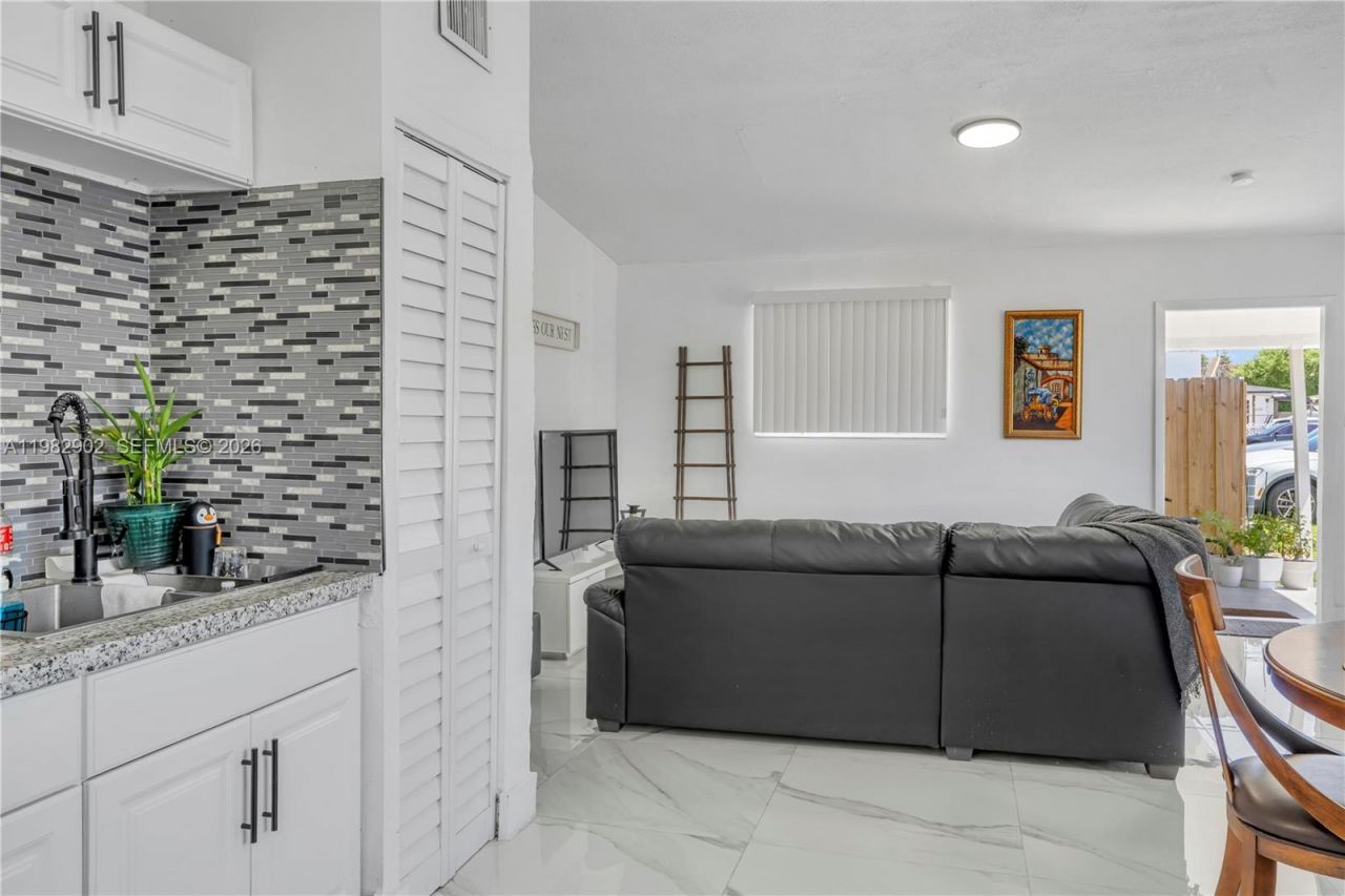 250 NW 34th Ave , Miami, FL 33125 Photo