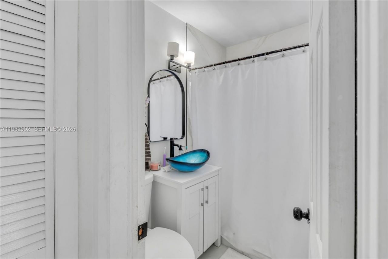 250 NW 34th Ave , Miami, FL 33125 Photo