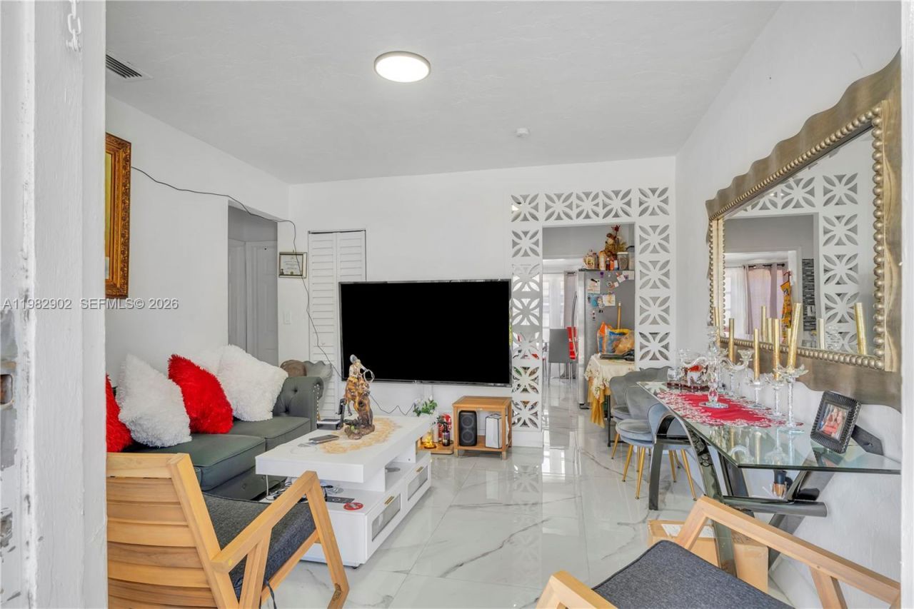 250 NW 34th Ave , Miami, FL 33125 Photo