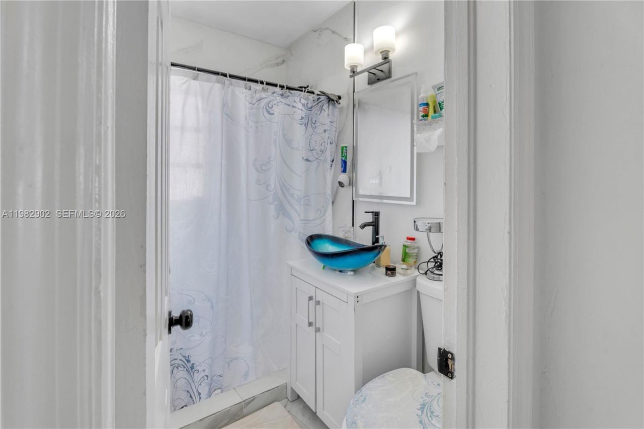 250 NW 34th Ave , Miami, FL 33125 Photo