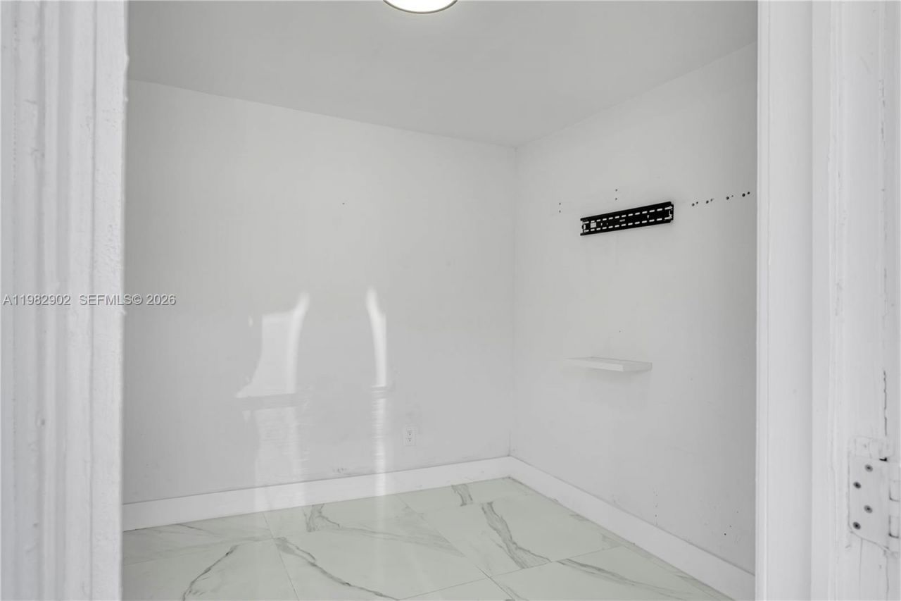 250 NW 34th Ave , Miami, FL 33125 Photo